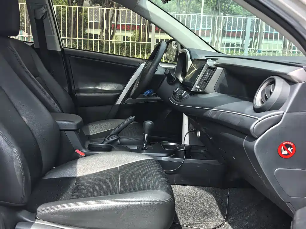 Toyota RAV4 — миниатюра 18