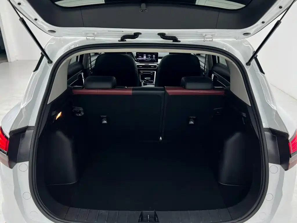 Geely Binyue — миниатюра 17