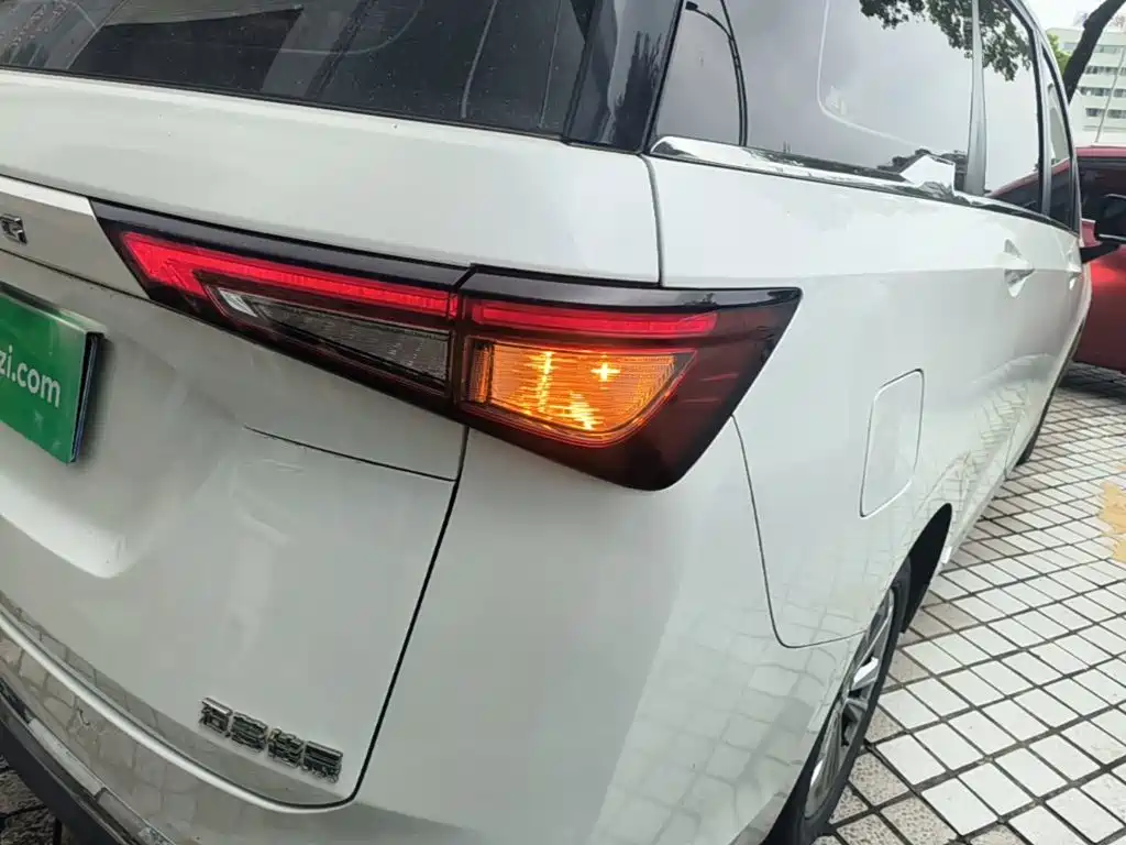 Wuling Jiachen — миниатюра 7