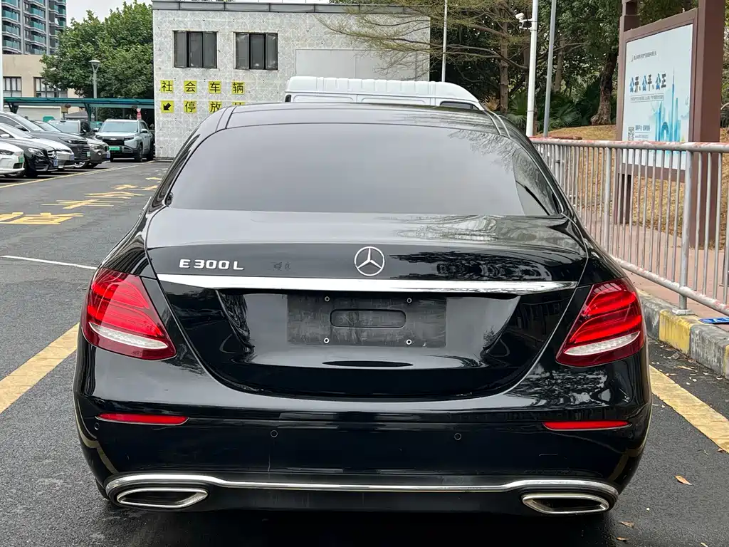 MERCEDES-BENZ E CLASS