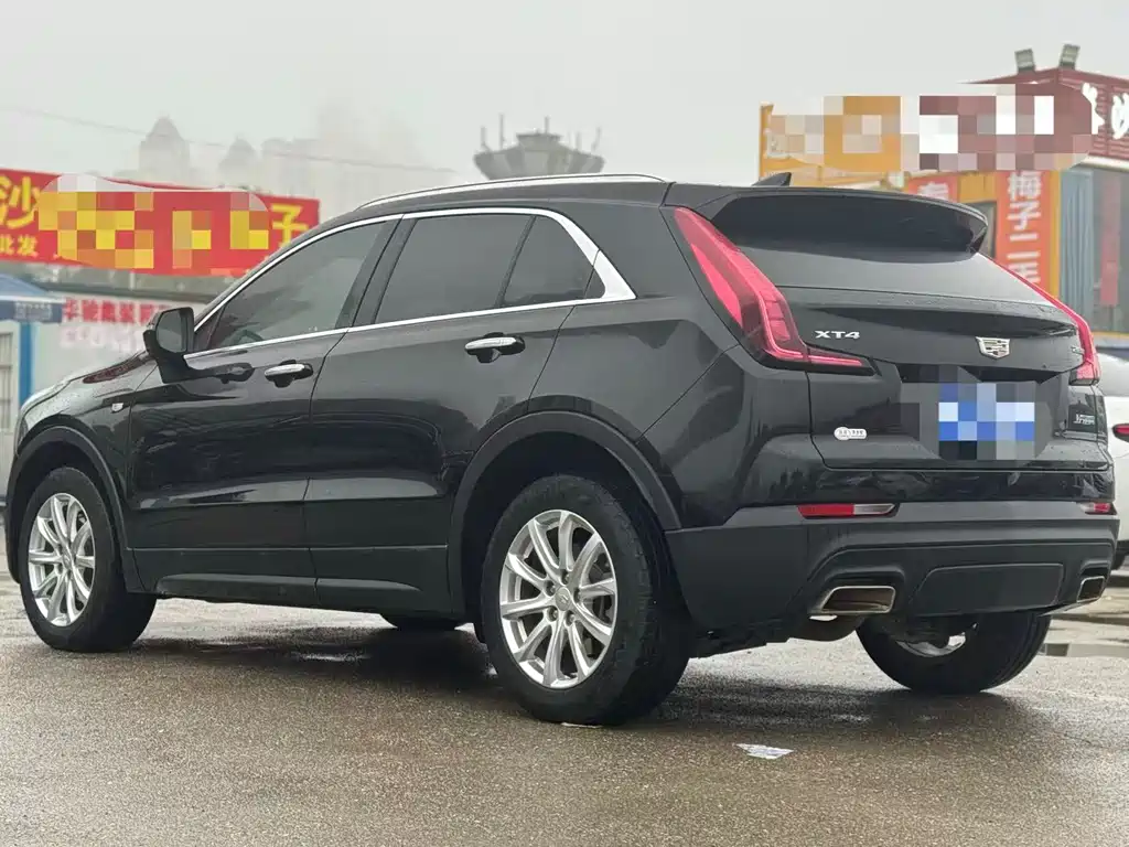 CADILLAC XT4