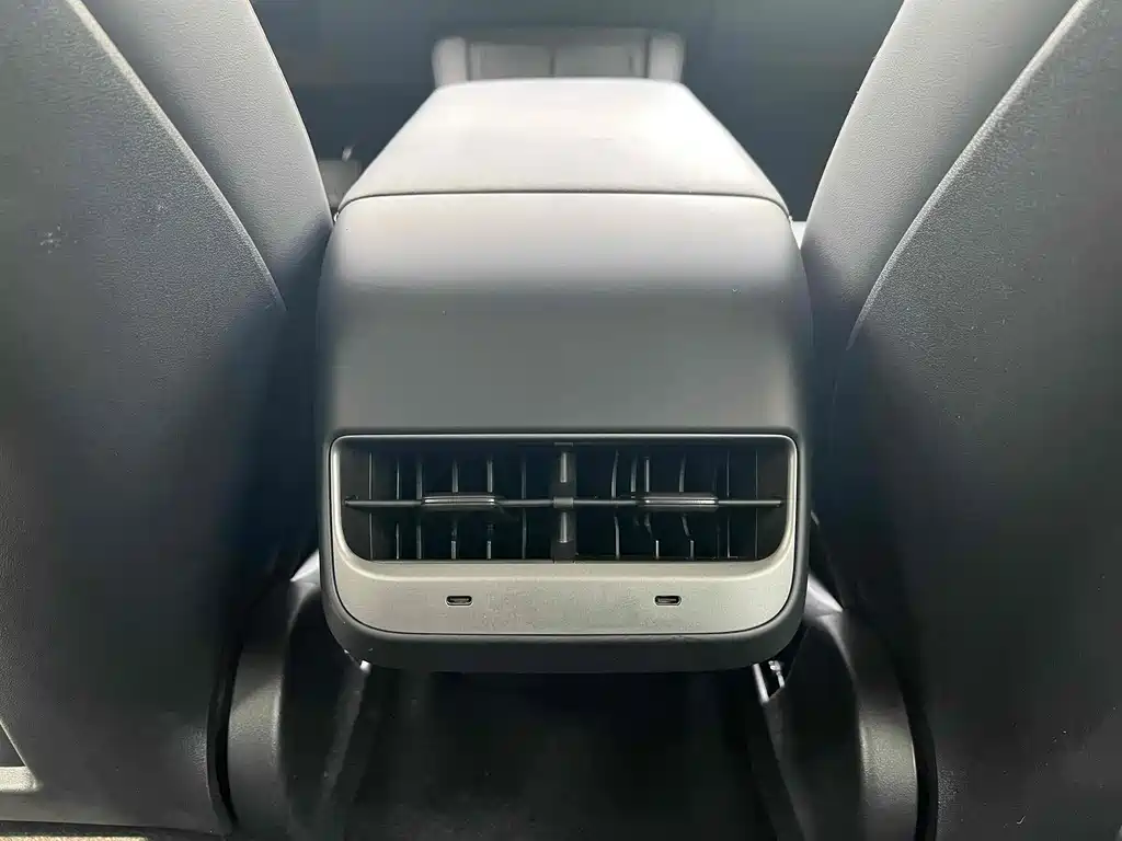 Tesla Model 3 — миниатюра 15
