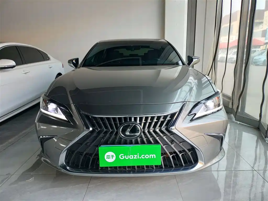 Lexus ES 2021 200