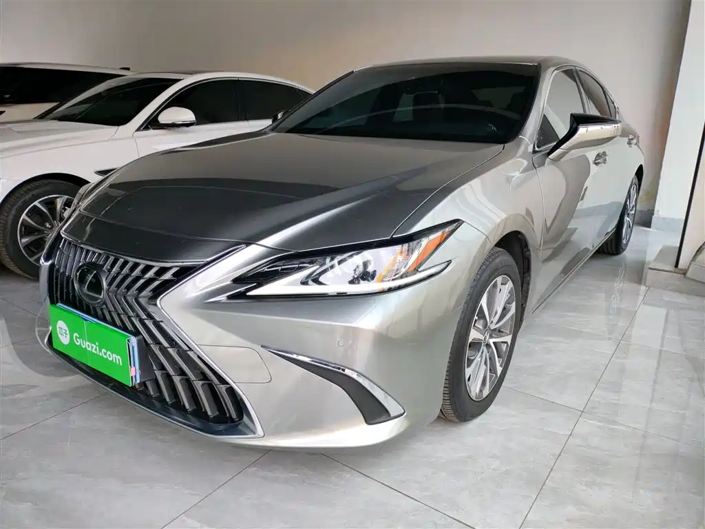 Lexus ES 2021 200