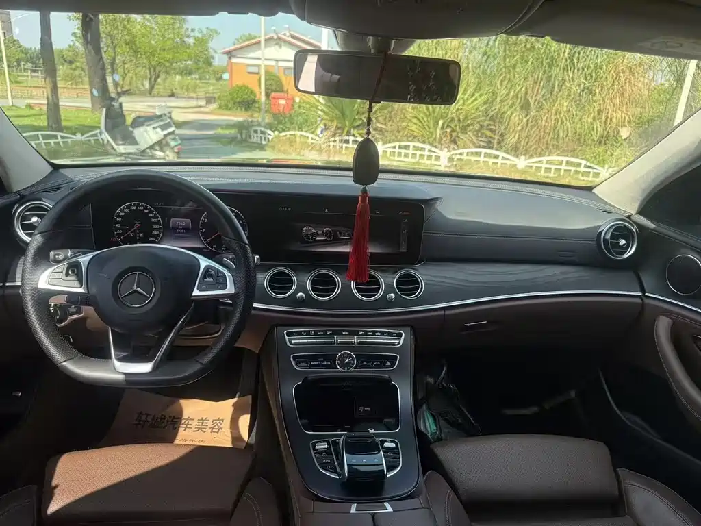 Mercedes-Benz E-Class — миниатюра 8