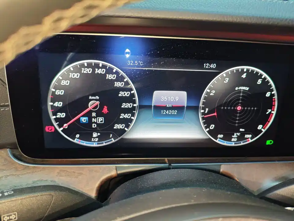 Mercedes-Benz E-Class — миниатюра 8