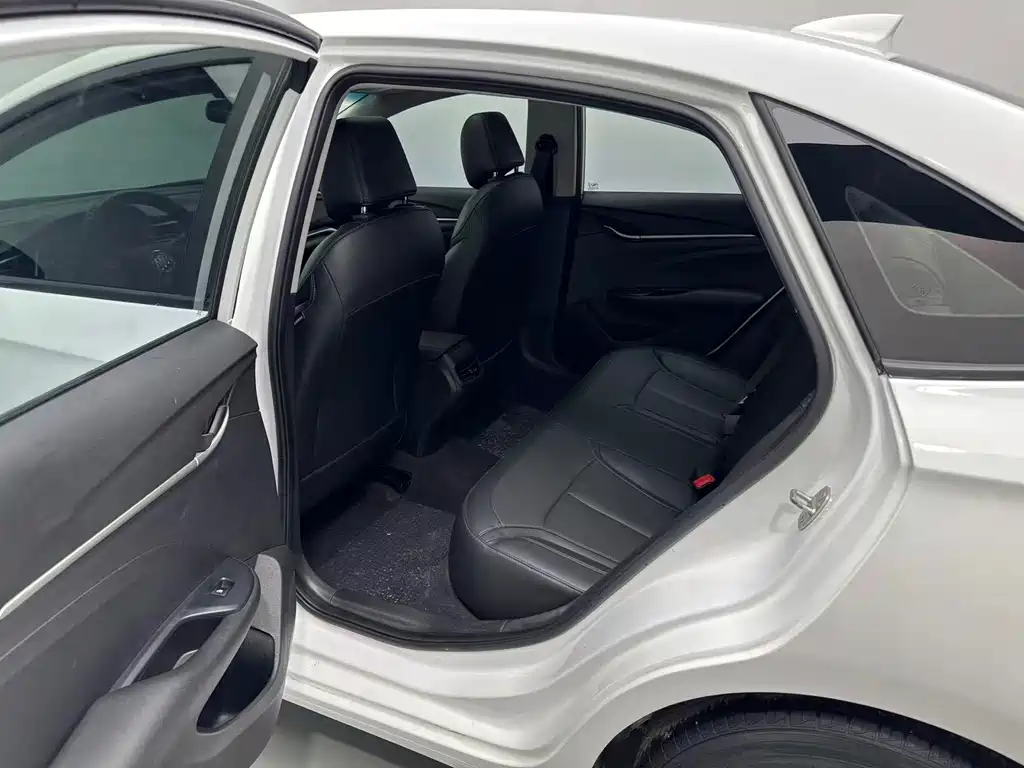 Buick Excelle — миниатюра 6
