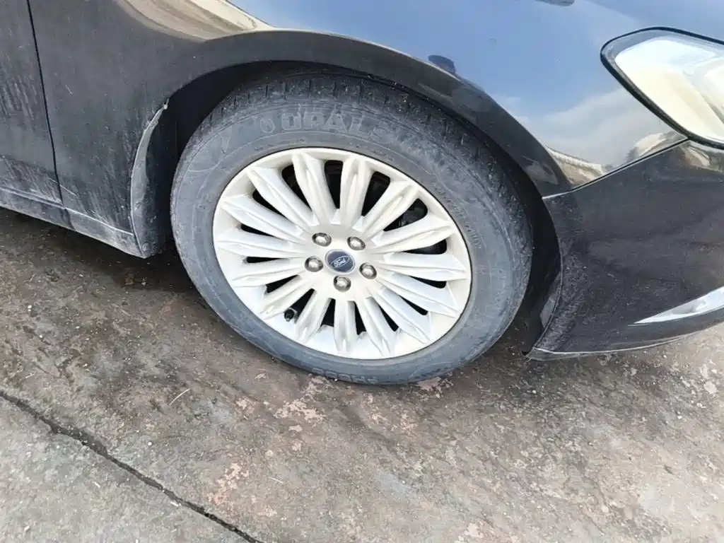 Ford Mondeo — миниатюра 12