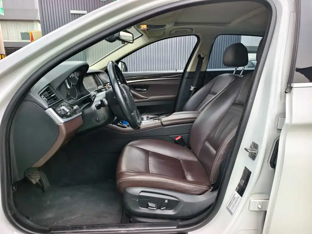 BMW 5 Series — миниатюра 6