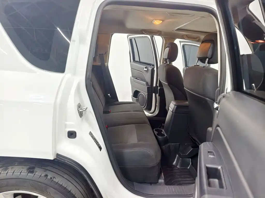 Jeep Compass (Import) — миниатюра 16