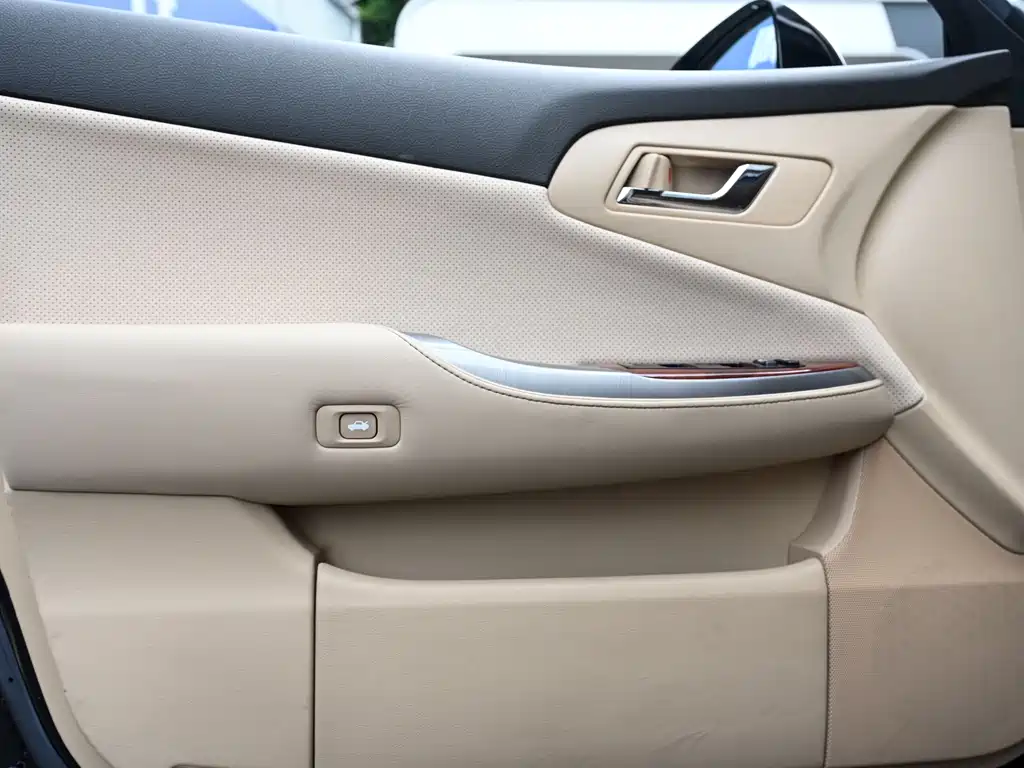 Toyota Crown — миниатюра 6