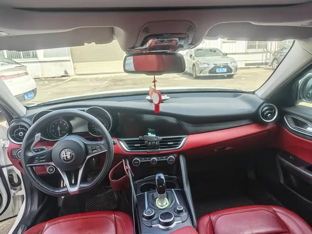Alfa Romeo Giulia — миниатюра 3