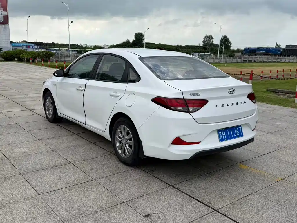 Hyundai Elantra — миниатюра 7