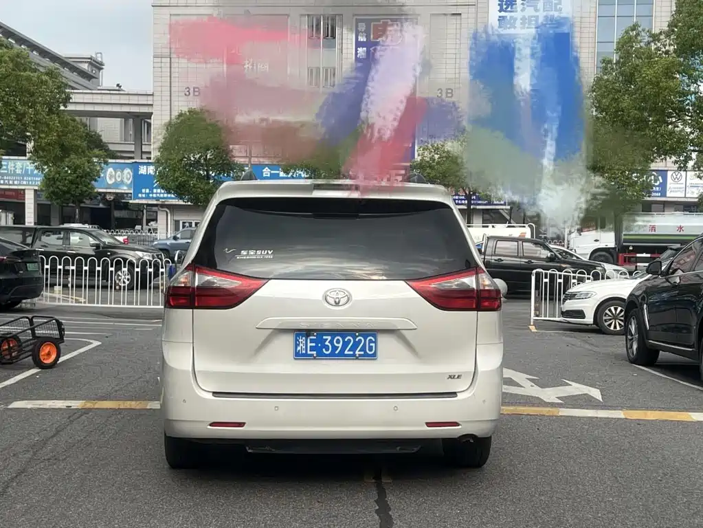 Toyota Sienna — миниатюра 11