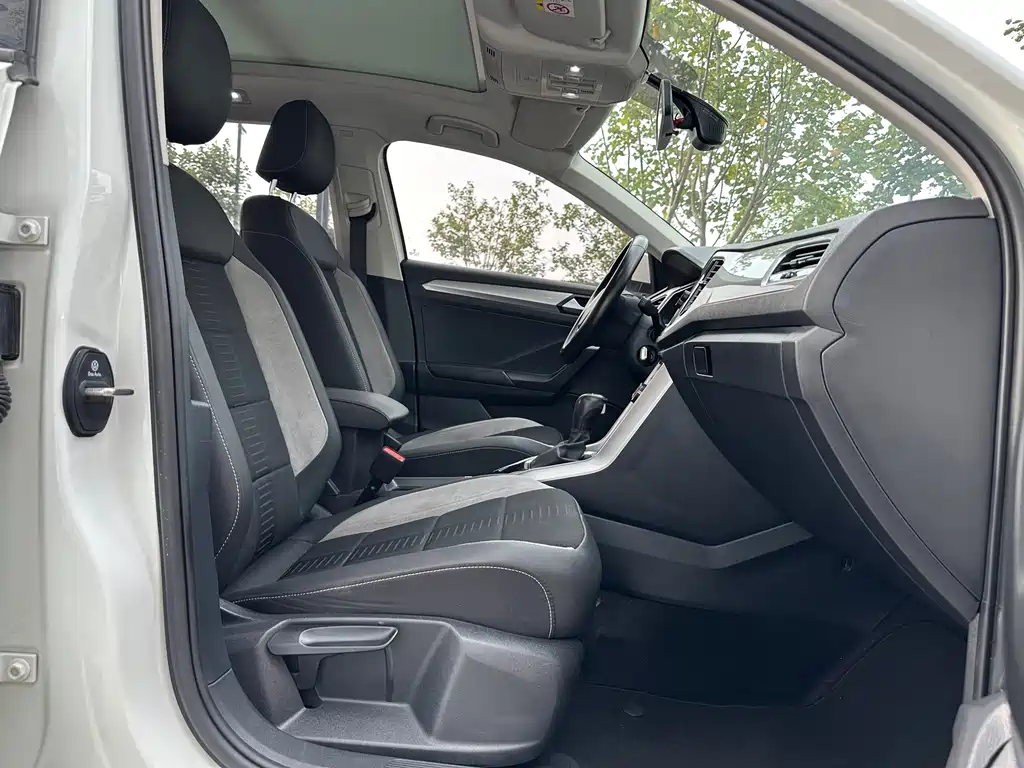 Volkswagen T-Roc — миниатюра 28
