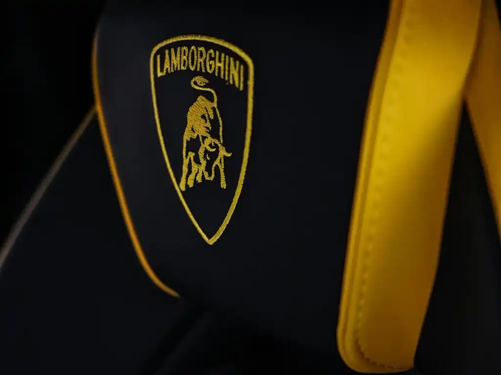 Lamborghini Revuelto — миниатюра 11