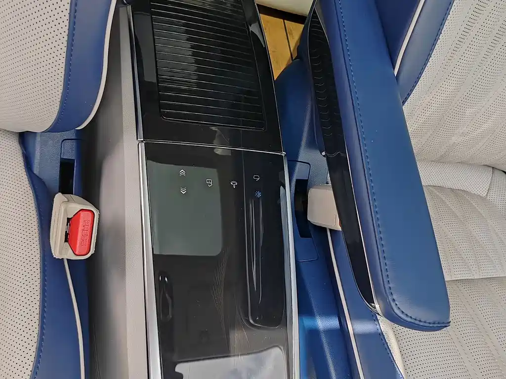 Roewe iMAX8 — миниатюра 12