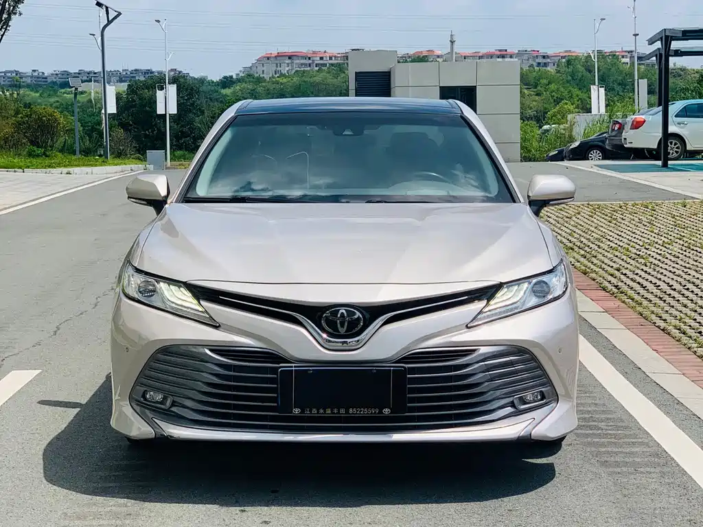 Toyota Camry — миниатюра 2