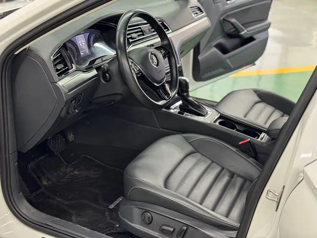 VOLKSWAGEN LINGDU