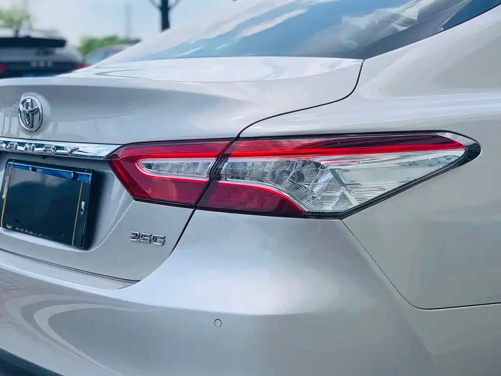 Toyota Camry — миниатюра 17