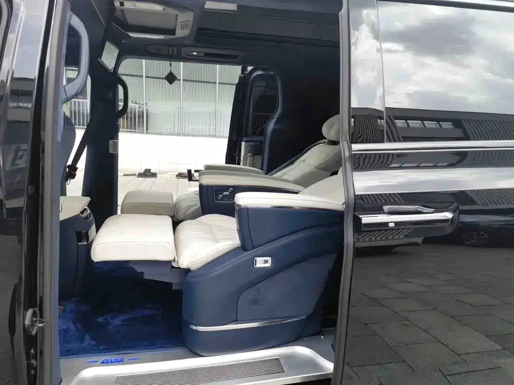 Zeekr 009 2024 мест 108kWh