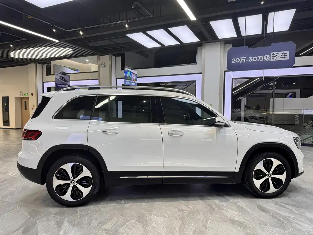 MERCEDES-BENZ GLB