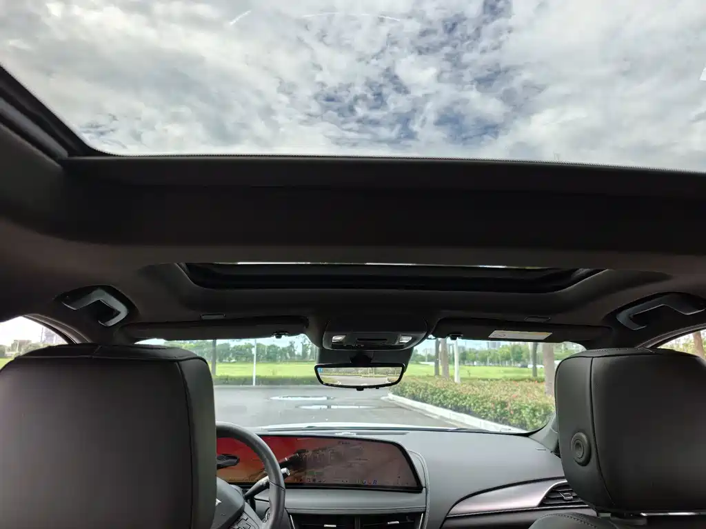 Cadillac CT5 — миниатюра 11