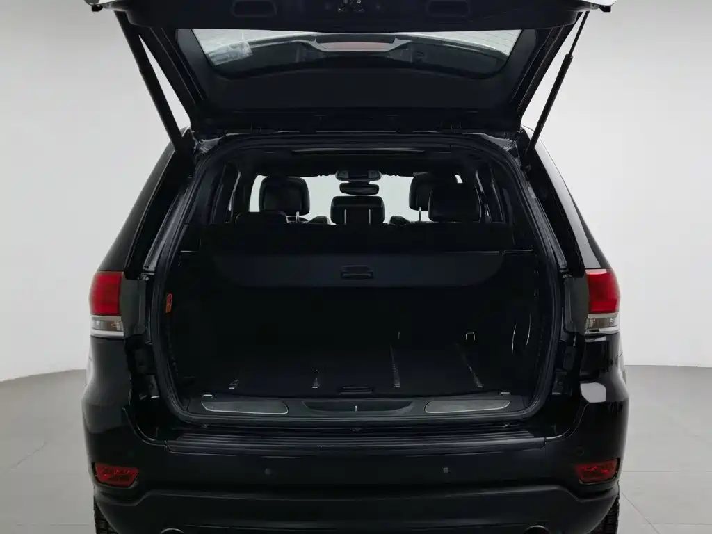 Jeep Grand Cherokee (Import) — миниатюра 16