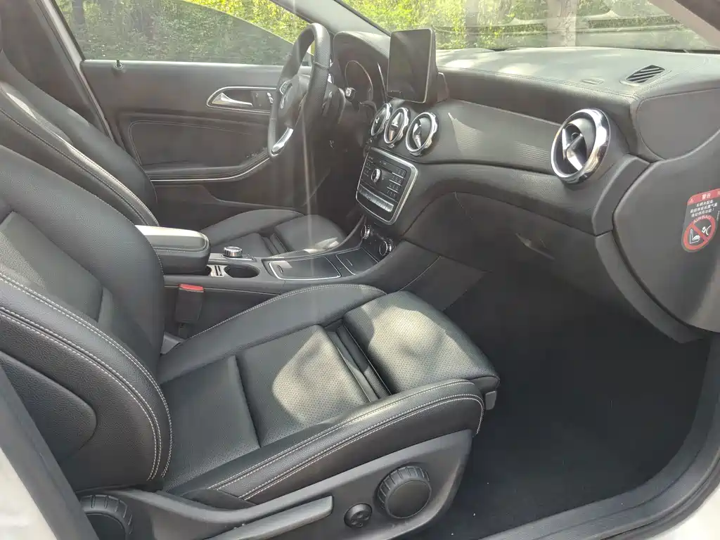 Mercedes-Benz GLA — миниатюра 12