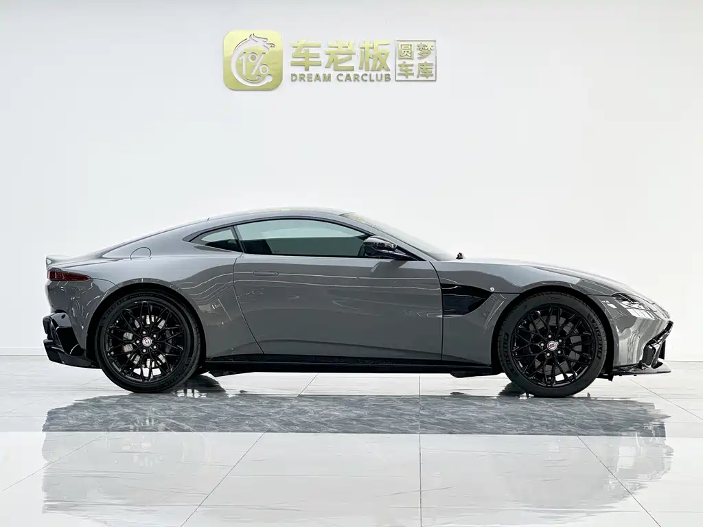 Aston Martin V8 Vantage — миниатюра 7