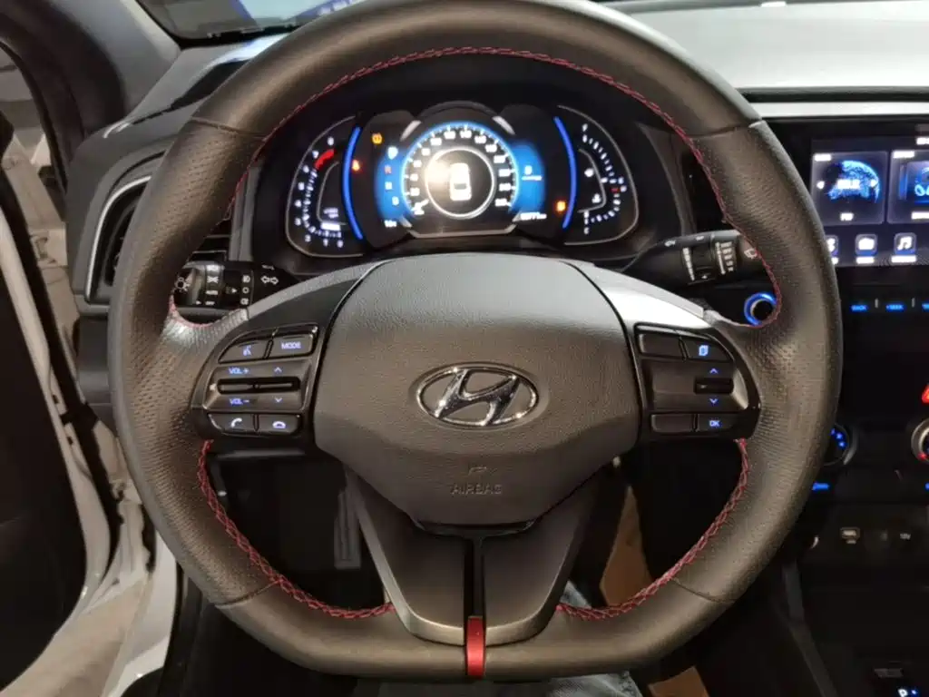 Hyundai Elantra — миниатюра 11