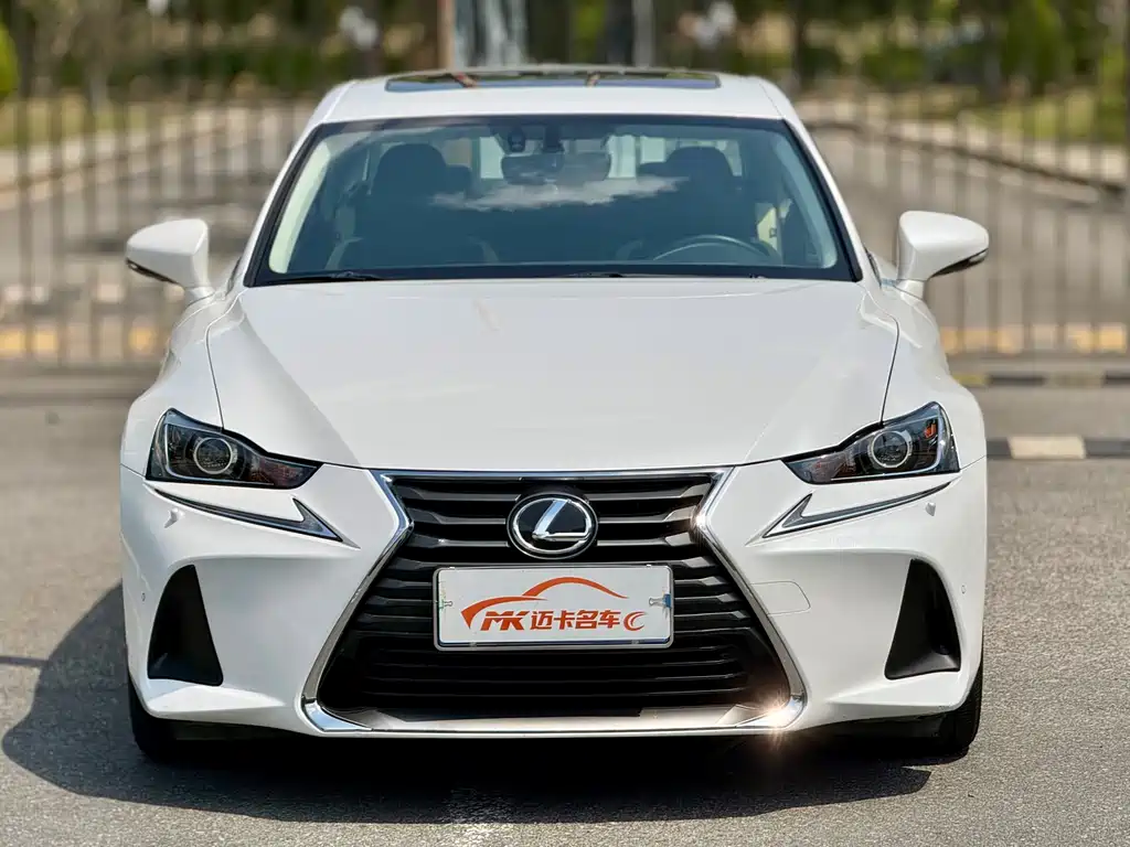 LEXUS IS