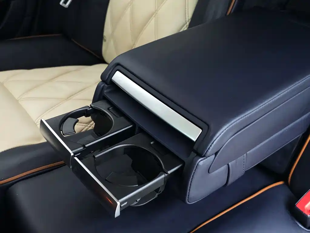 Bentley Flying Spur — миниатюра 20