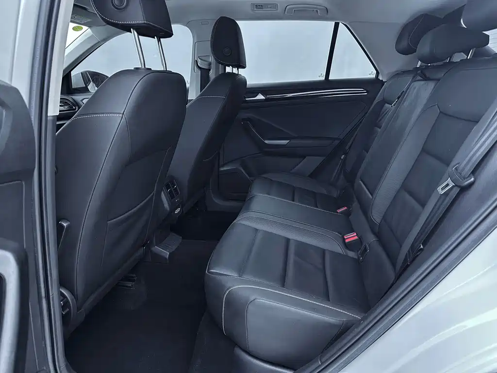 Volkswagen T-Roc — миниатюра 13