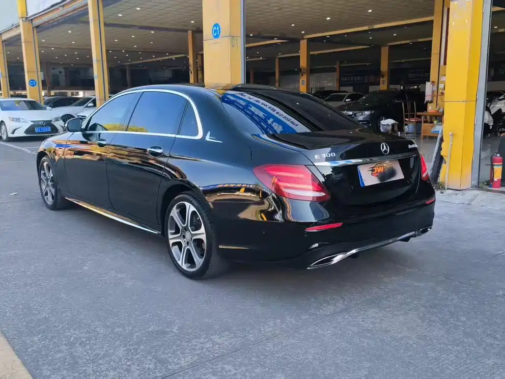 MERCEDES-BENZ E CLASS