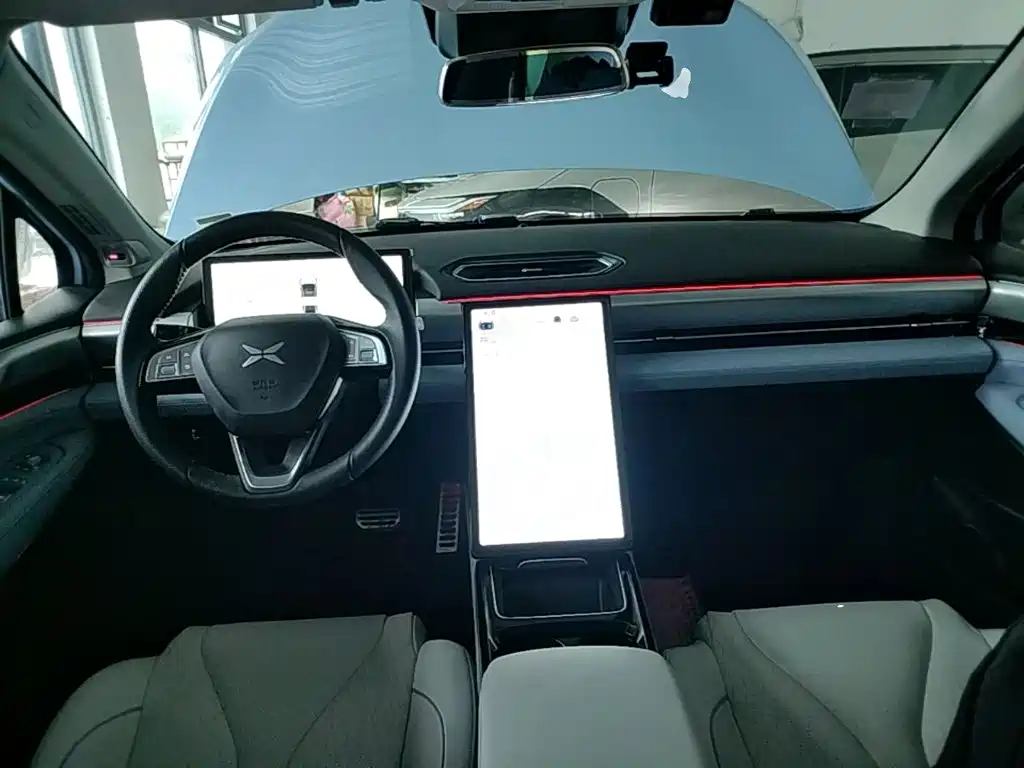 XPeng P5 — миниатюра 10