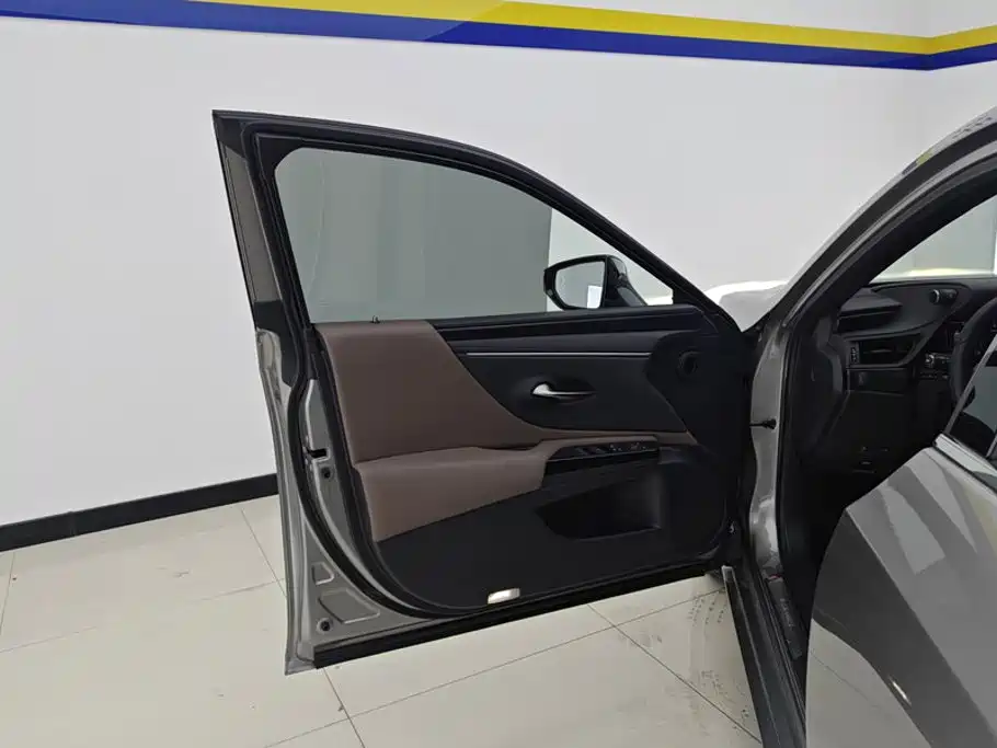 Lexus ES — миниатюра 7