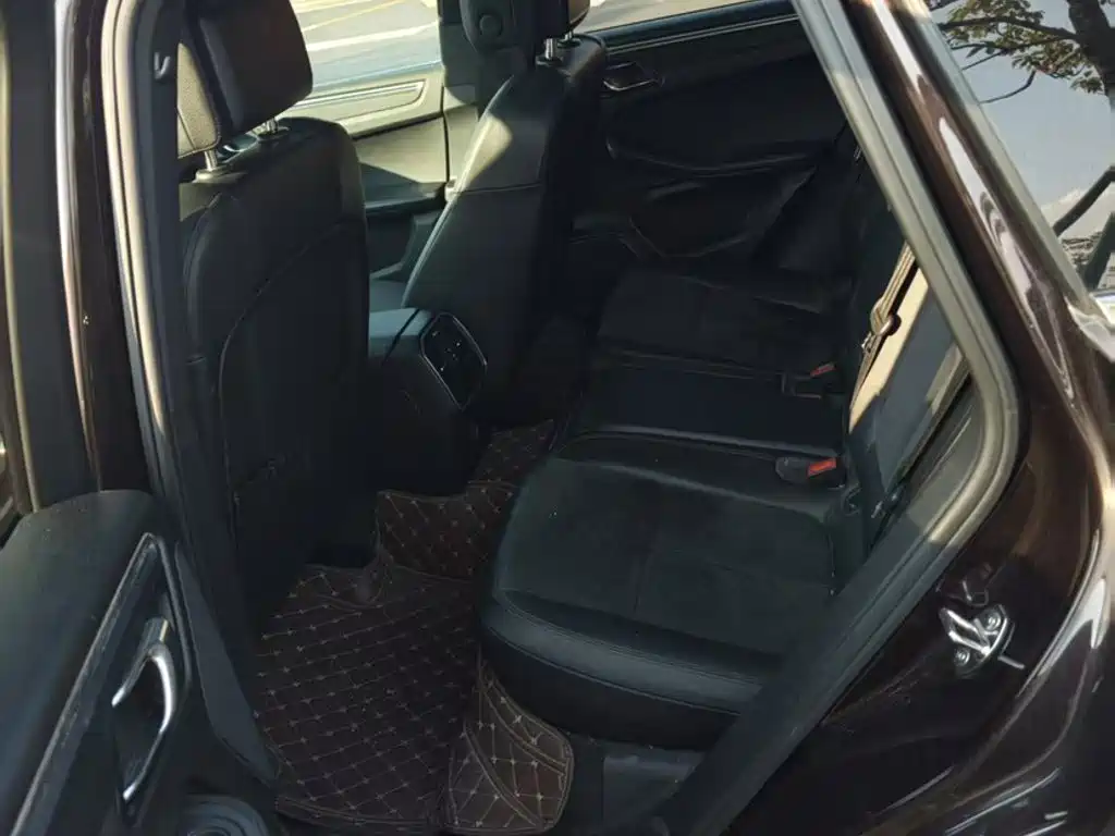 Porsche Macan — миниатюра 13