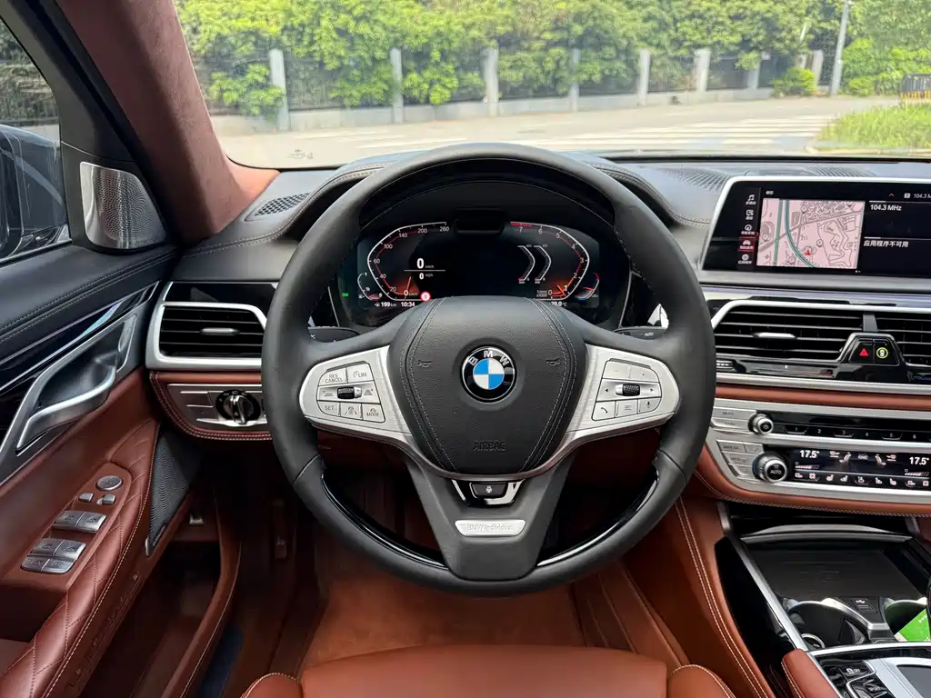 BMW 7 Series — миниатюра 13