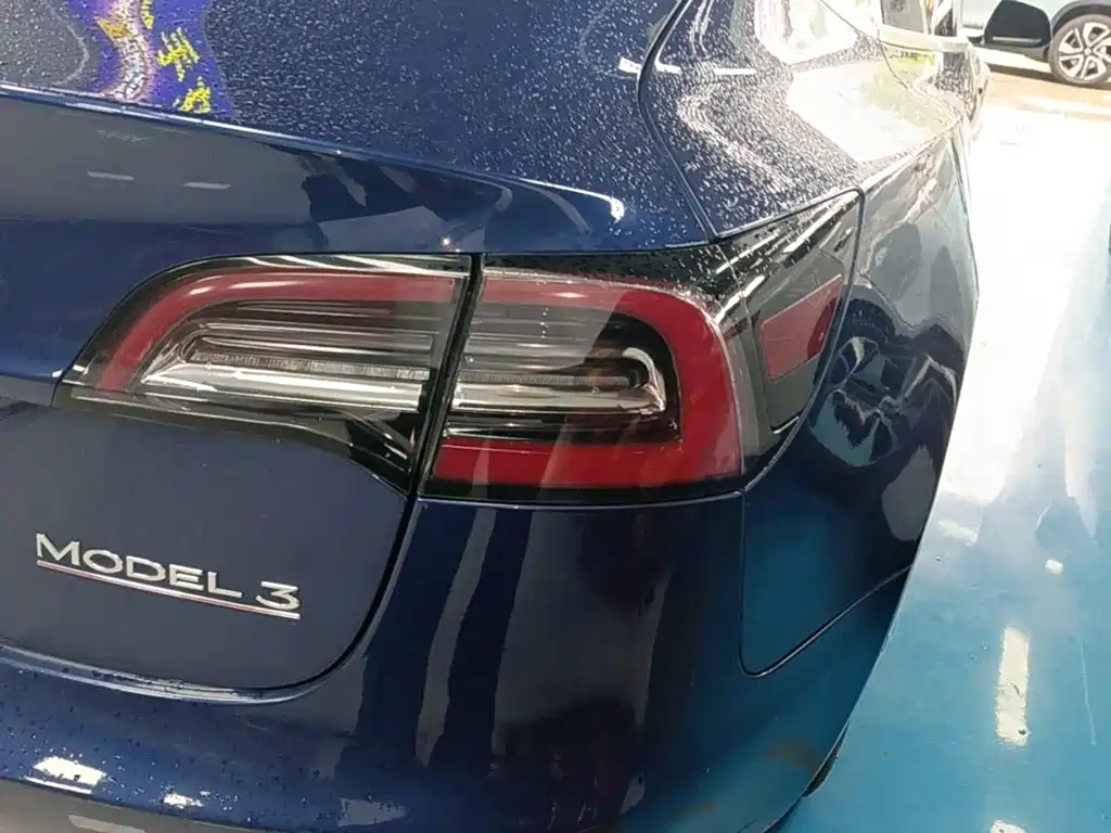 Tesla Model 3 — миниатюра 8