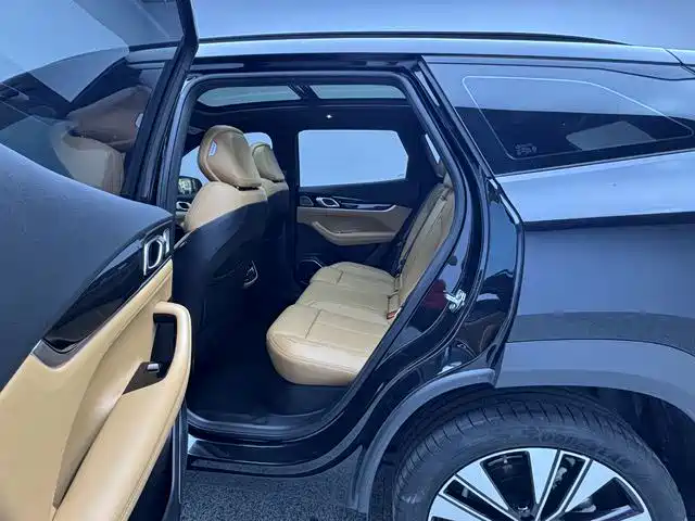 Geely Boyue L — миниатюра 10