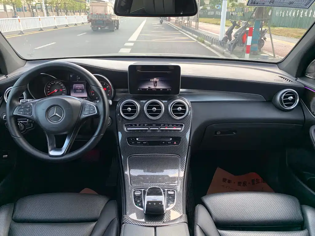 MERCEDES-BENZ GLC