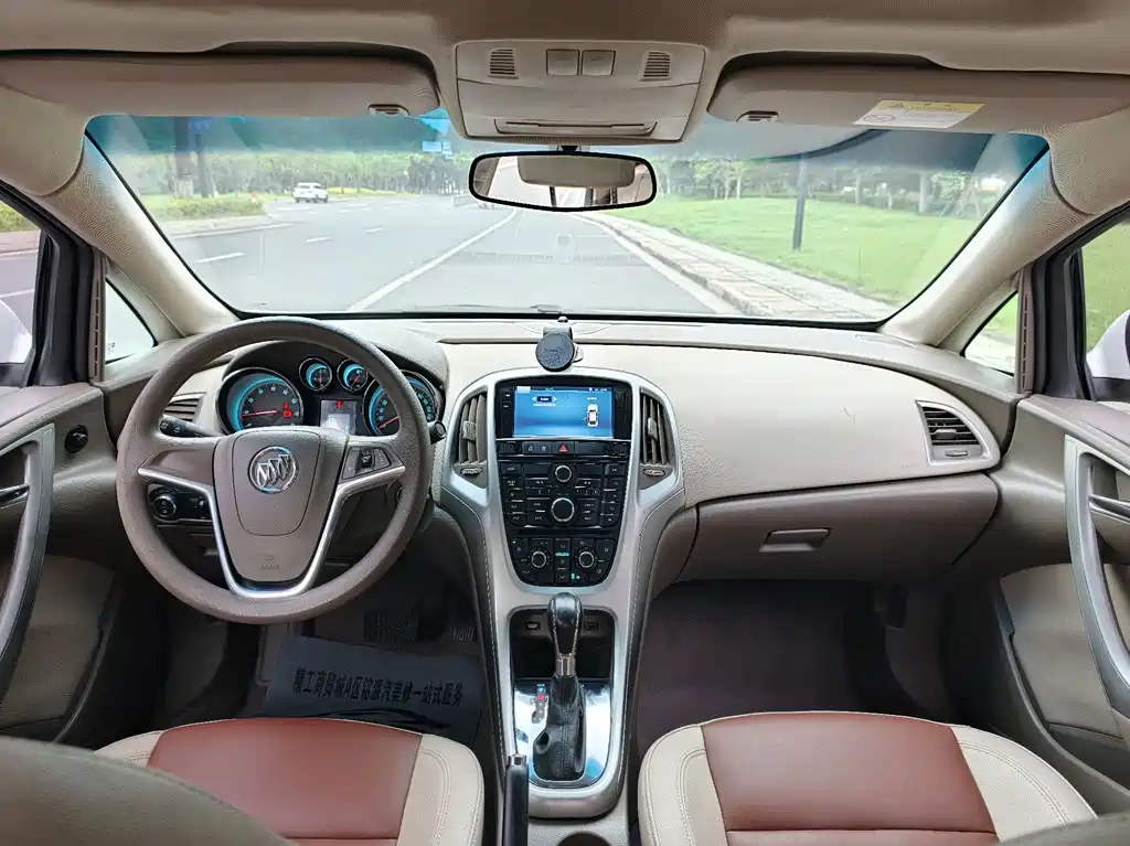 Buick Excelle — миниатюра 8