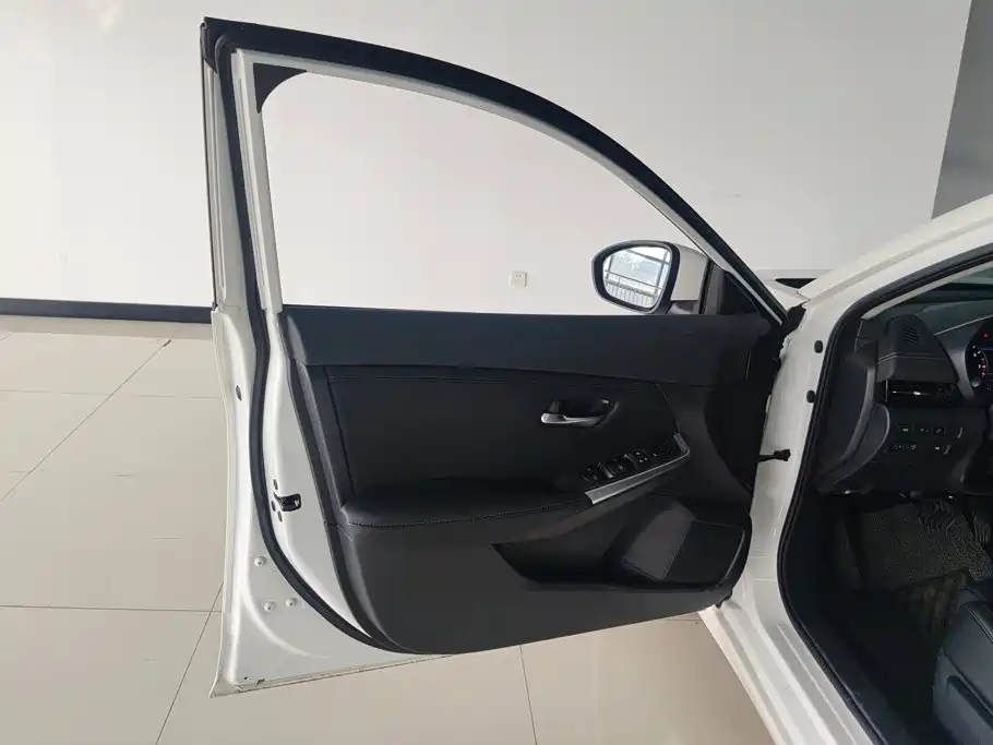 Nissan Sylphy — миниатюра 7