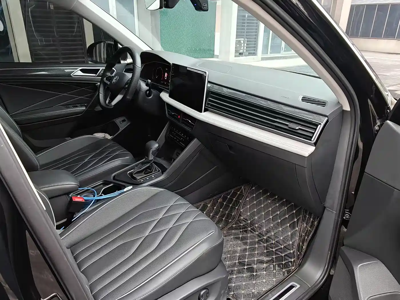 Volkswagen Tiguan L id 4669382 из Китая 9