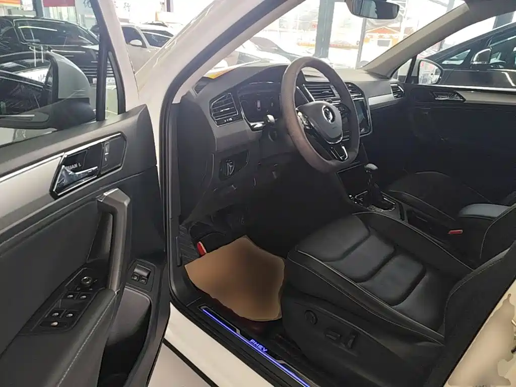 Volkswagen Tiguan L PHEV — миниатюра 16