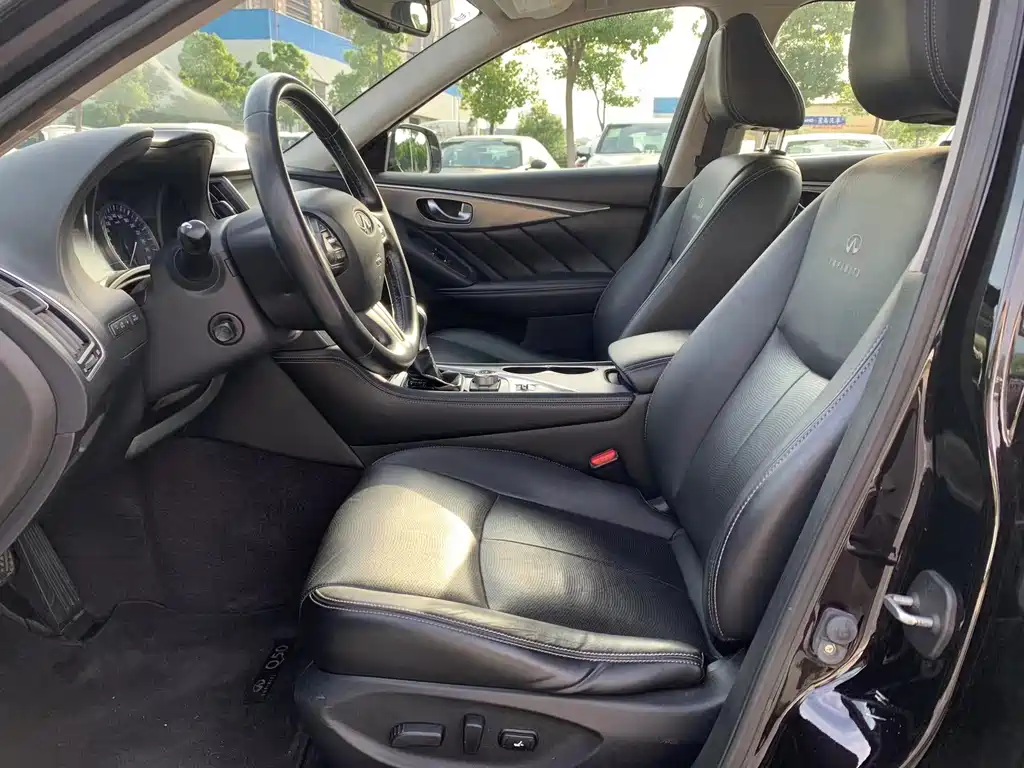 Infiniti Q50 2014 2.0T Luxury