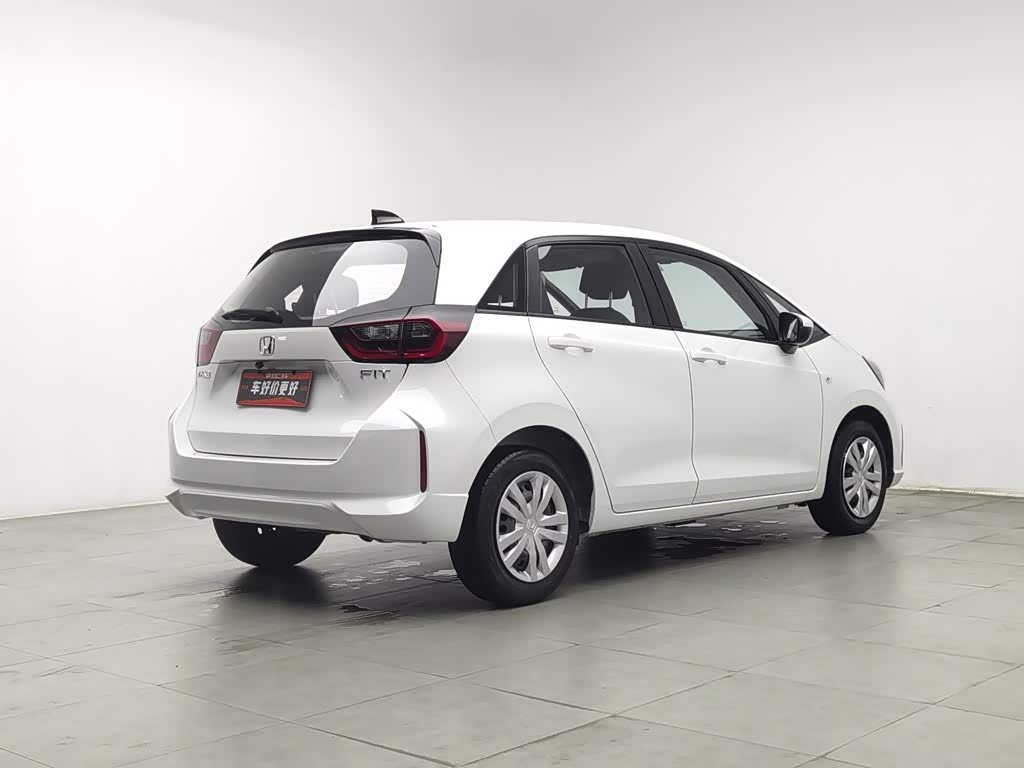Honda Fit 1.5 л 2024 г. Белый, пробег 23900 км