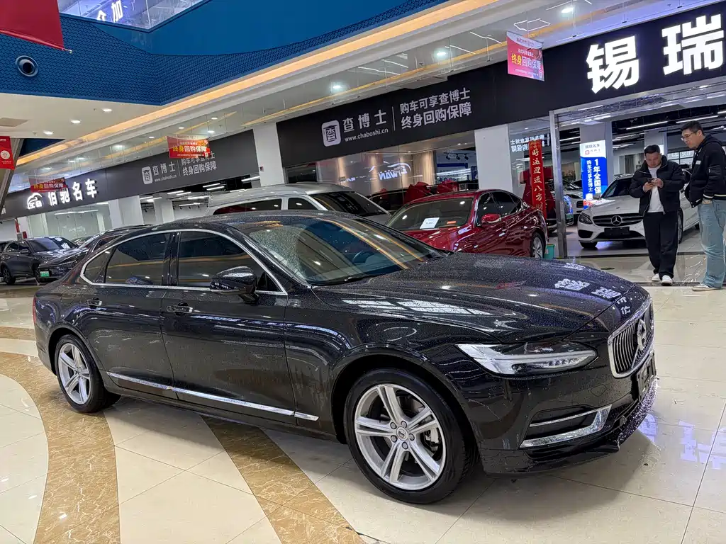 VOLVO S90