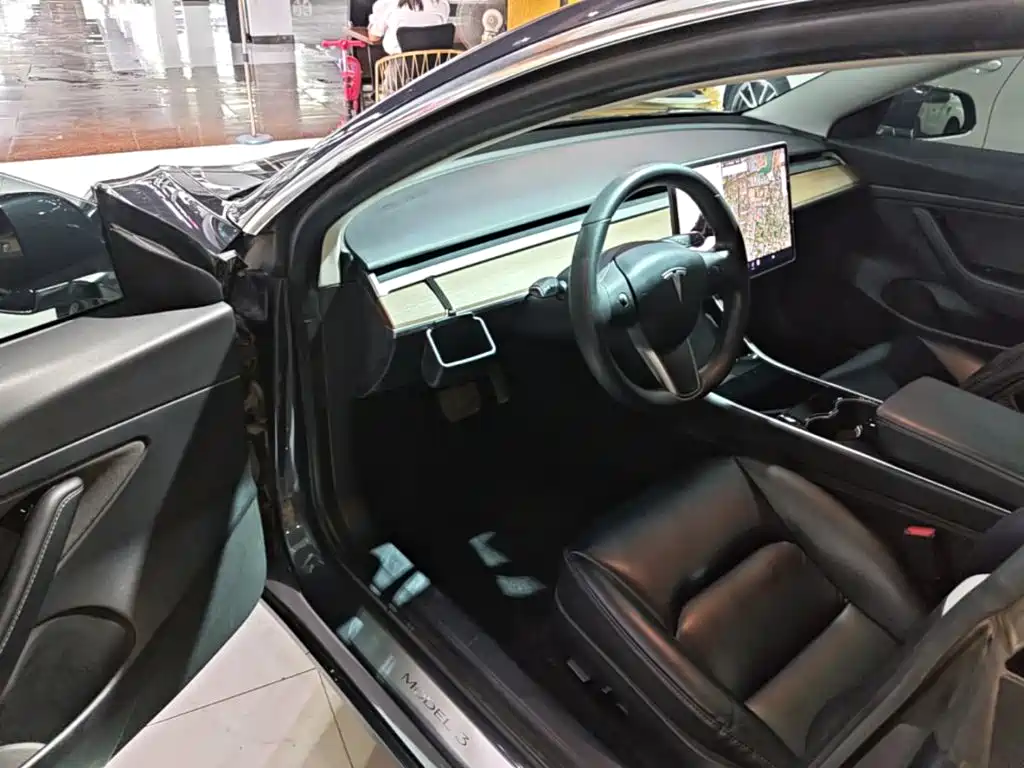 Tesla Model 3 — миниатюра 16